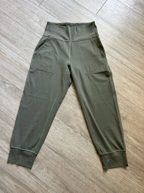 Lululemon Align cropped length Joggers